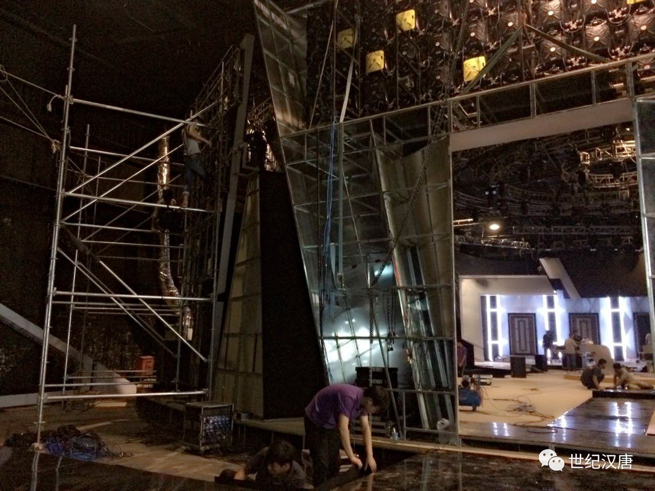 舞臺(tái)需要的，不只是裝臺(tái)人——從《裝臺(tái)》看演出公司禮儀服務(wù)的價(jià)值